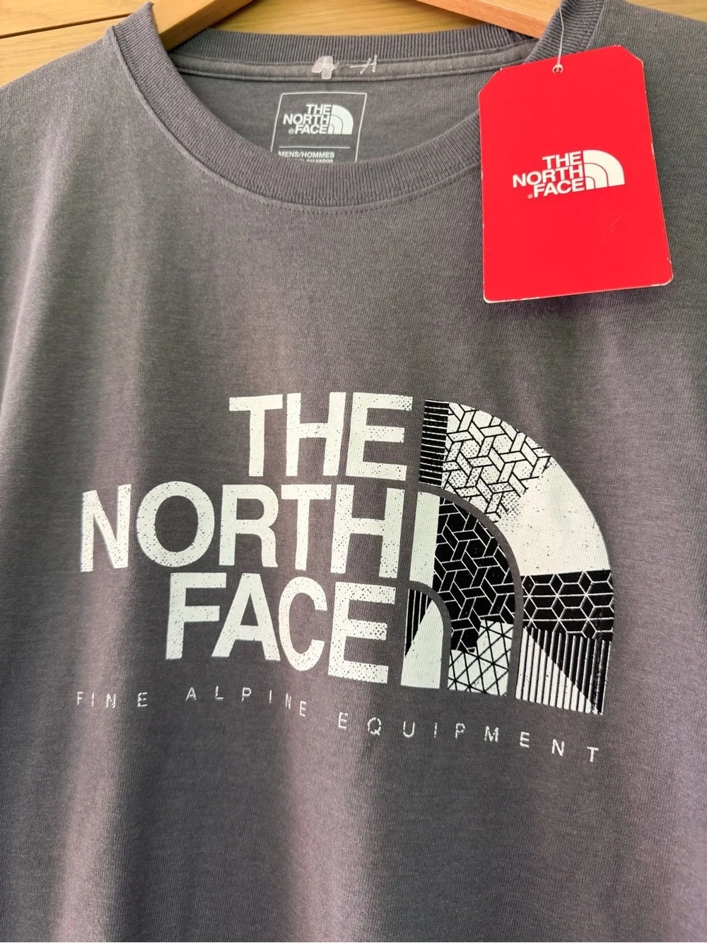NWT The North Face Charcoal Graphic Logo Long Sleeve Scan Tee / Logo wear / LG